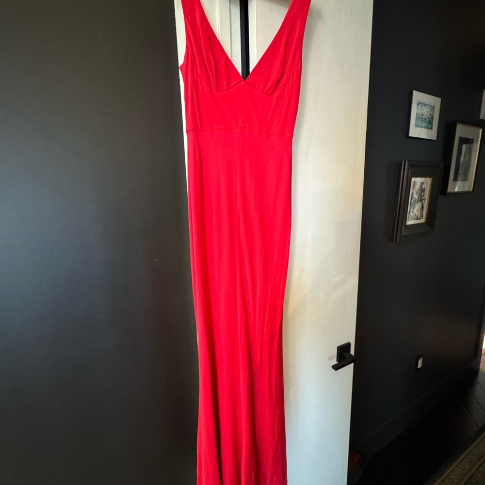 Elegant Red Sleeveless Gown